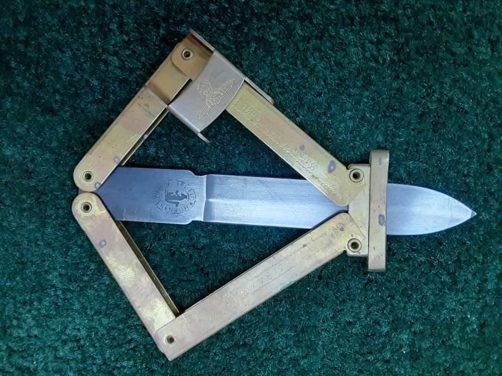 WWll Carl Eickhorn Solingen Germany Folding Dagger Luftwaffe / Paratrooper -img-0