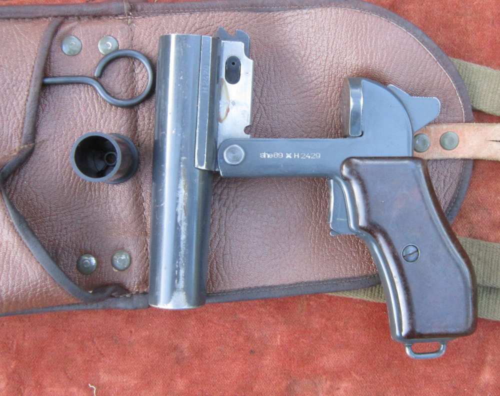 1" Very Pistol/26.5 Czech 44/67 w/cartridge cases,holster/carrier flare gun-img-1