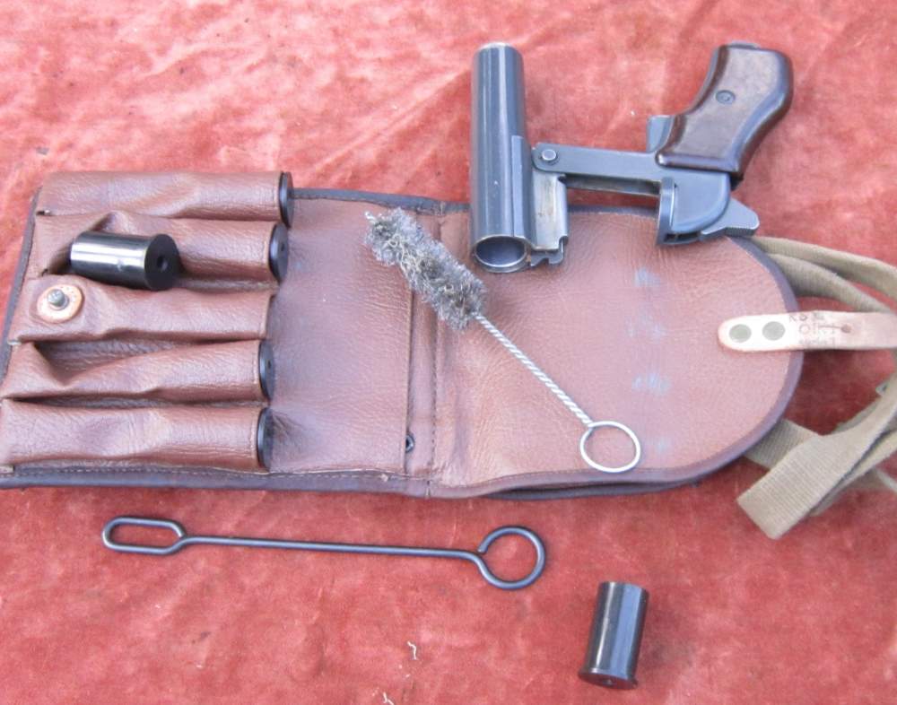 1" Very Pistol/26.5 Czech 44/67 w/cartridge cases,holster/carrier flare gun-img-4