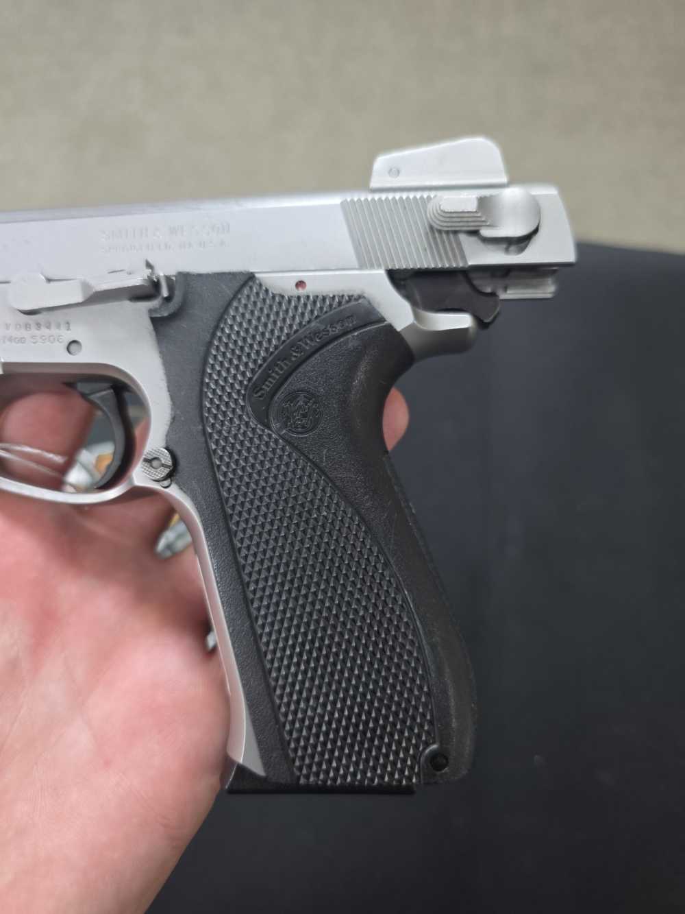 Smith & Wesson Model 5906-img-7