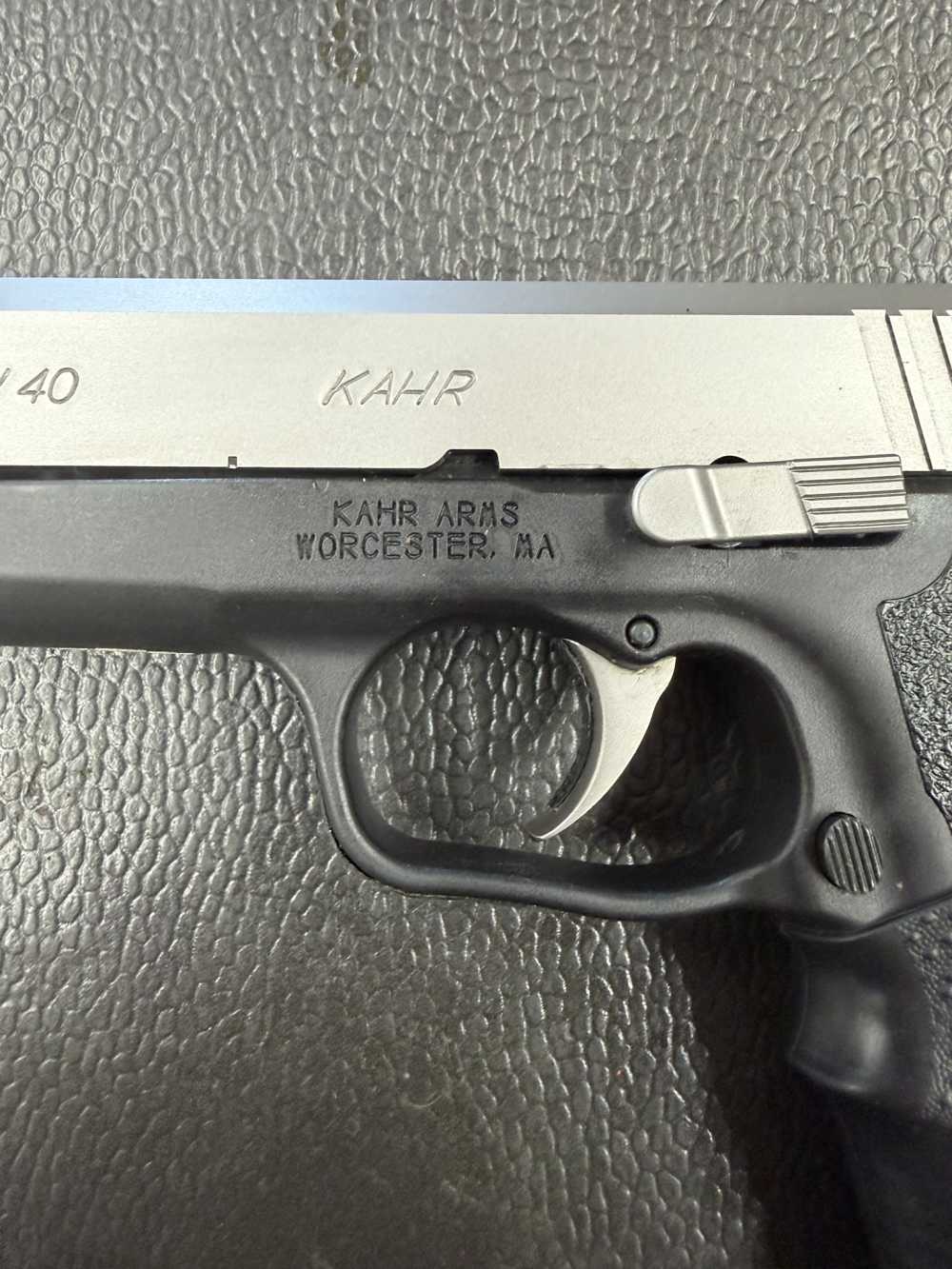 Kahr CW40 with box 40 S&W-img-4