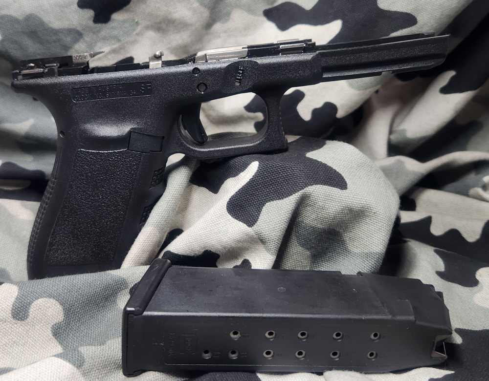 Glock 21sf Gen 3.Frame 45acp /10MM 20SF Used mag 893 Discontinued-img-0