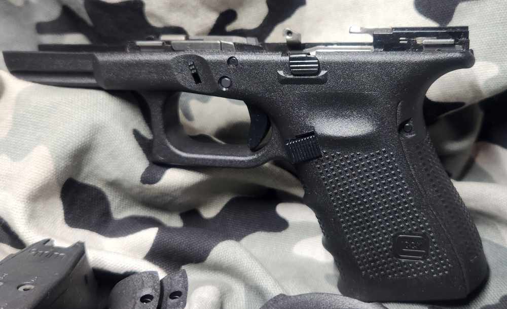 Glock 19 Gen 4 9MM Frame Grip panels Used 963 1-15 Rnd mag-img-4