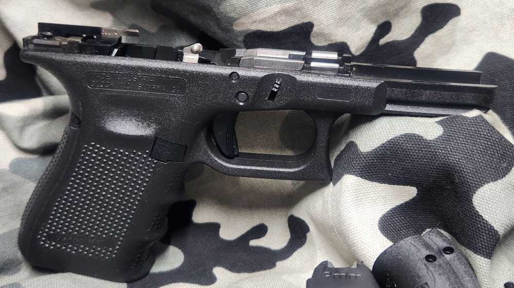 Glock 19 Gen 4 9MM Frame Grip panels Used 963 1-15 Rnd mag-img-1