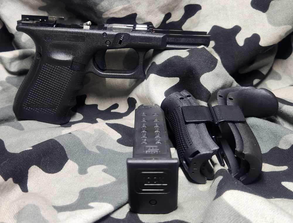 Glock 19 Gen 4 9MM Frame Grip panels Used 963 1-15 Rnd mag-img-0