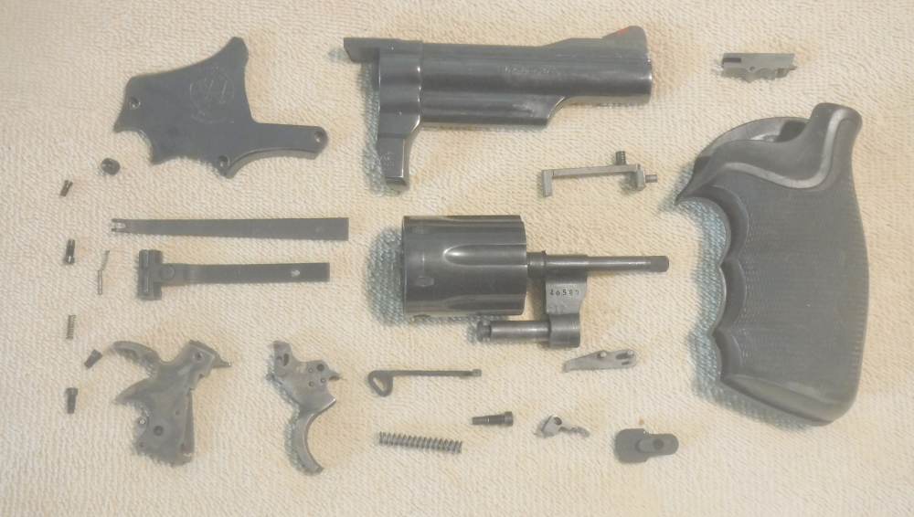 SMITH & WESSON MODEL 19 .357 REVOLVER PARTS SET.  NICE SET!-img-0