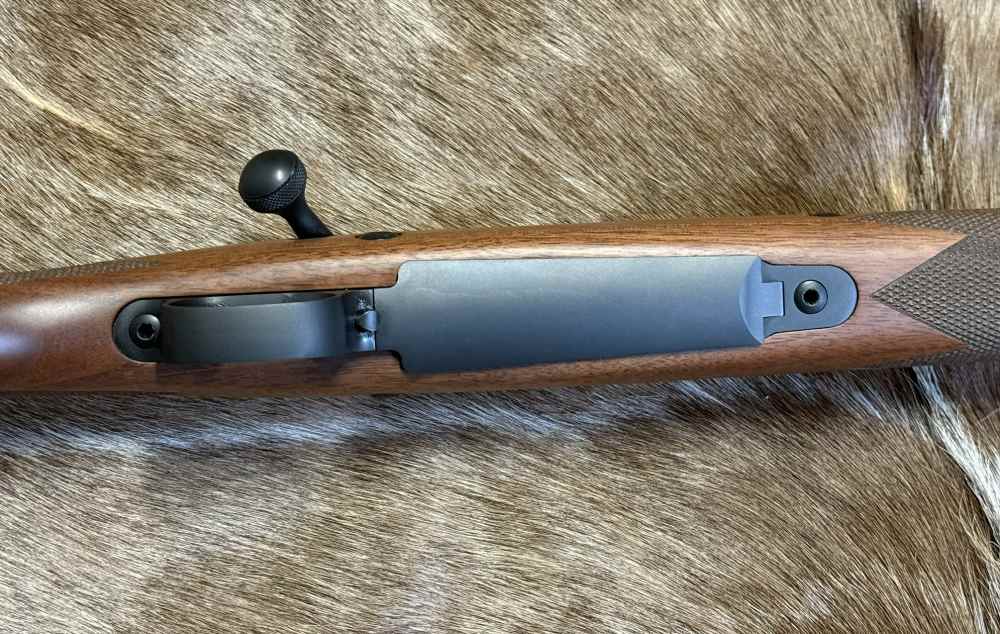 Winchester Model 70 Safari Express 375 H&H - Nice Wood - Unfired!-img-4