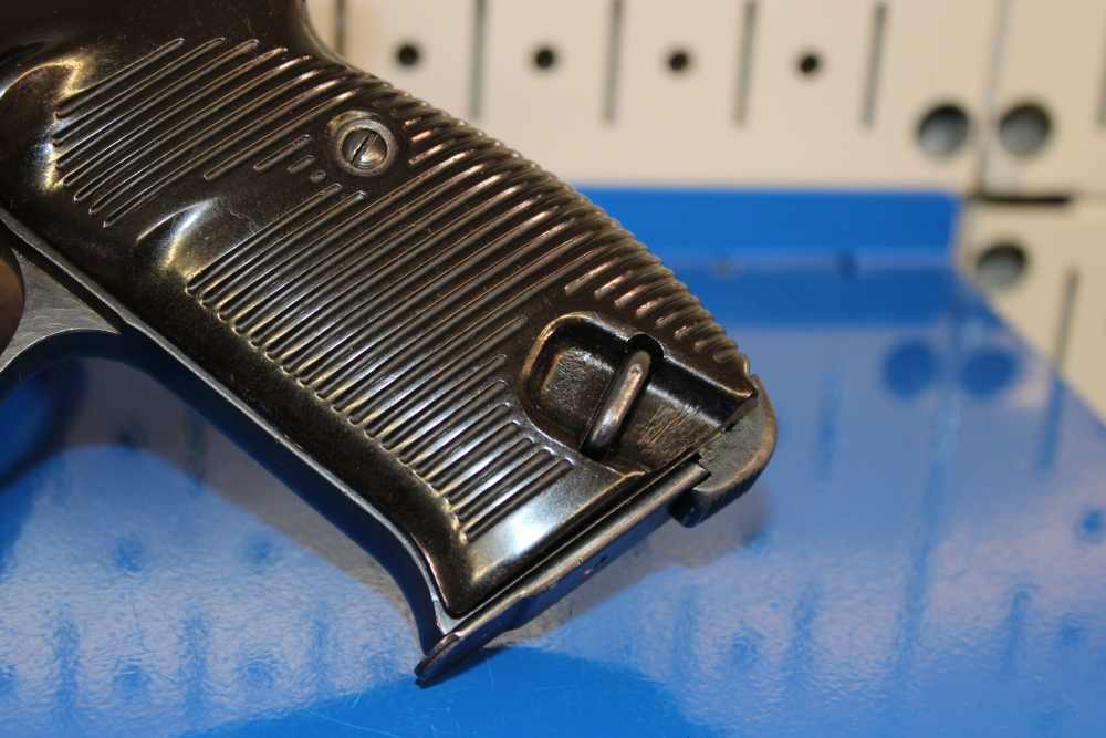 Walther P-38 (AC 45) - 9mm Luger - 1945 - Matching Magazine - Scarce - WWII-img-2