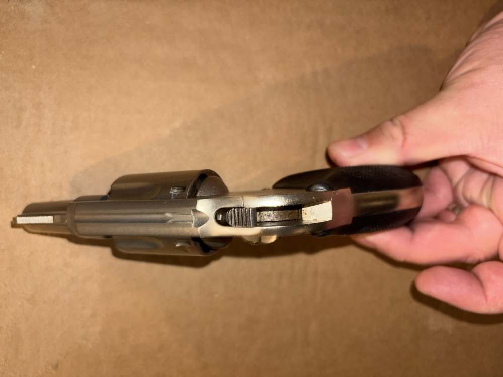 S&W Model 638 w holster & speed loader-img-2