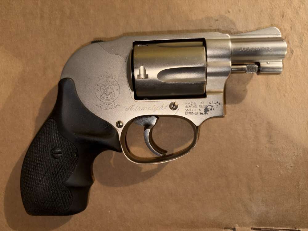 S&W Model 638 w holster & speed loader-img-5