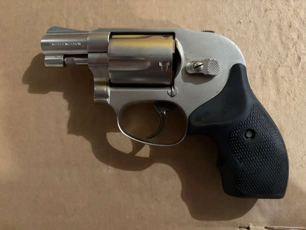 S&W Model 638 w holster & speed loader-img-0