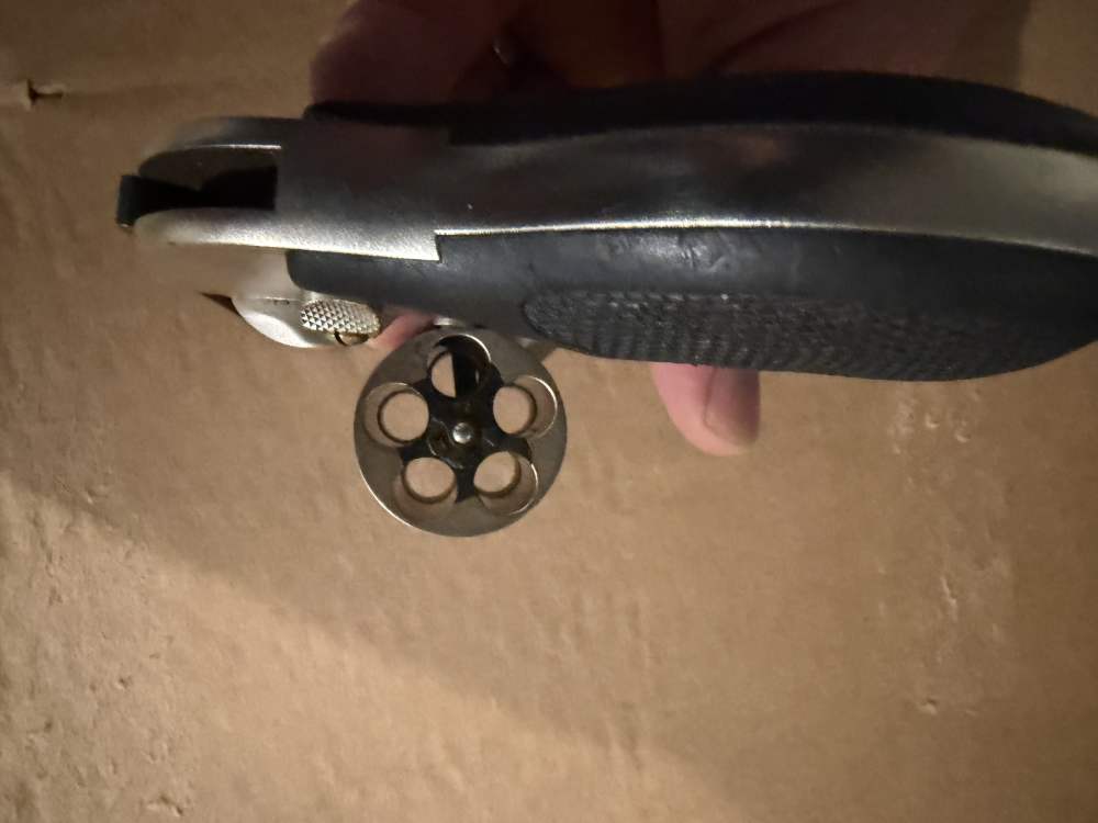 S&W Model 638 w holster & speed loader-img-4