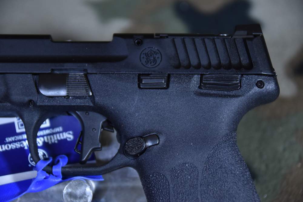 Smith & Wesson M&P 22x Optics And Suppressor Ready Full Size 22 LR NIB-img-7