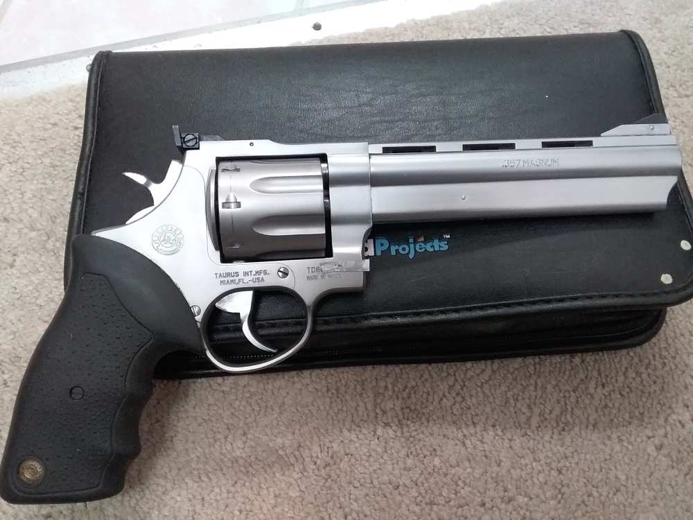 Taurus 357 magnum 8 shot stainless revolver-img-0