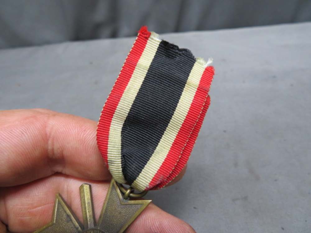WWII GERMAN WAR MERIT CROSS 2ND CLASS W/ SWORDS-NICE DETAIL & PATINA-img-2