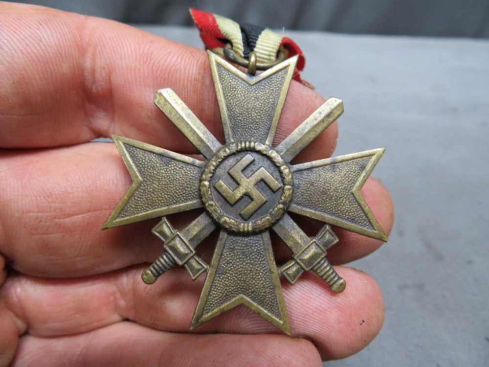 WWII GERMAN WAR MERIT CROSS 2ND CLASS W/ SWORDS-NICE DETAIL & PATINA-img-1