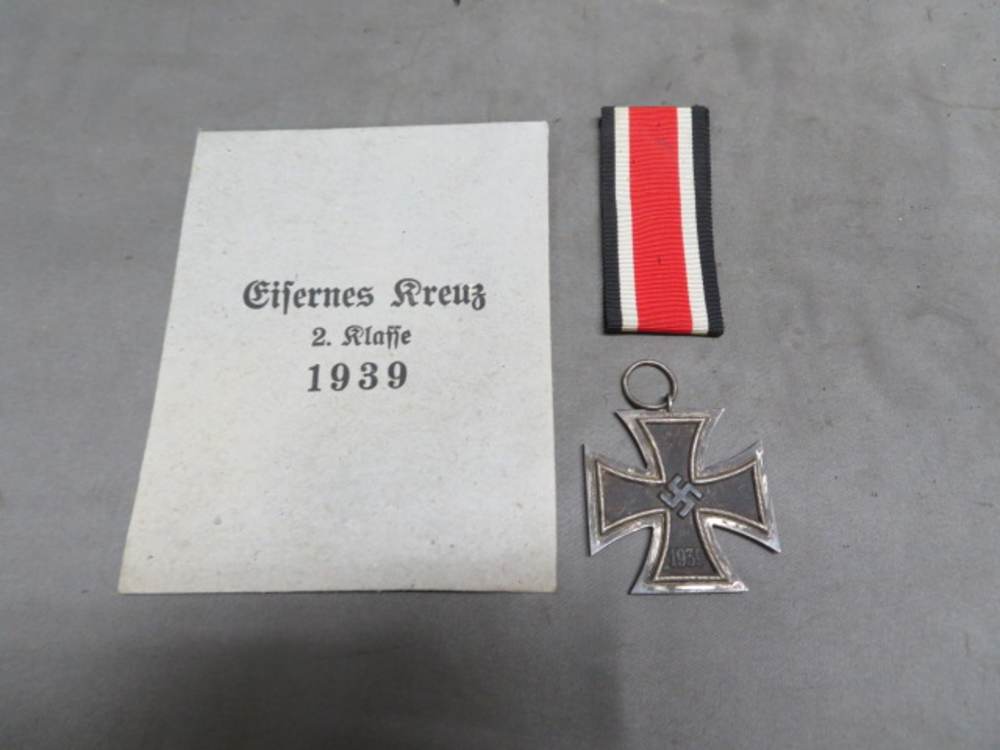 WWII GERMAN IRON CROSS 2ND CLASS W/ ENVELOPE-ORIGINAL-NICE FINISH & DETAIL-img-0
