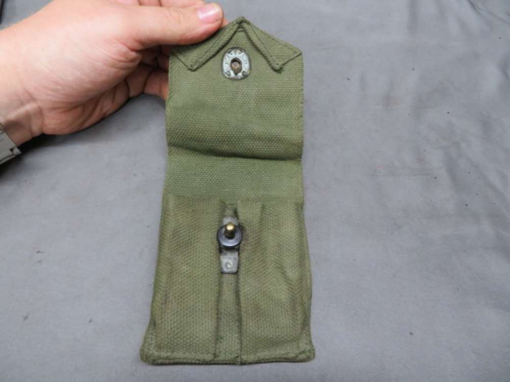 LOT OF 2 WWII US MILITARY COLT 1911 MAGAZINES W/ VIETNAM WAR POUCH-img-18