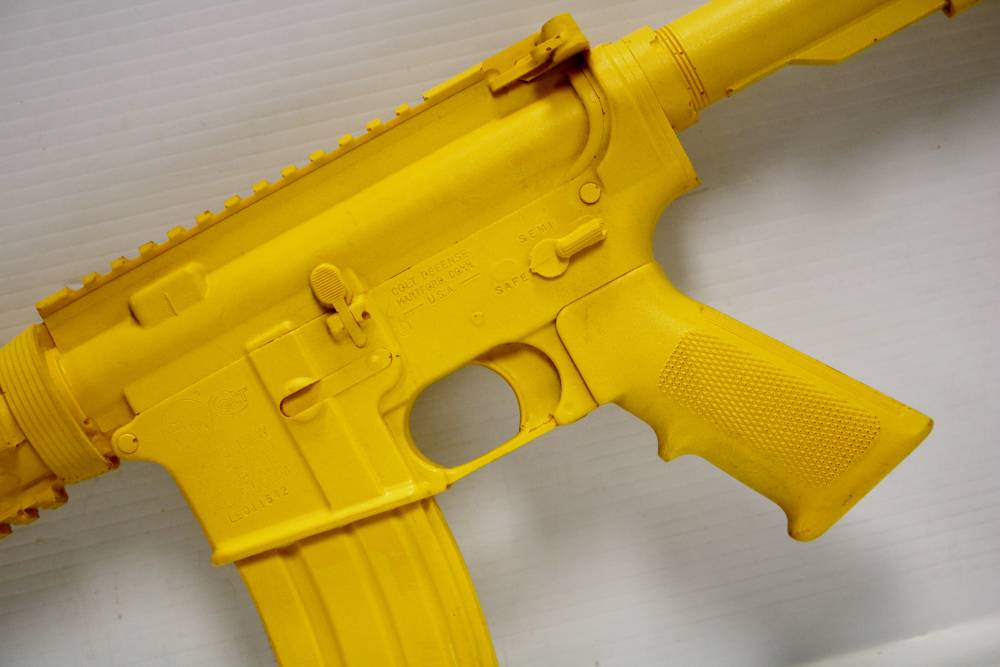Ring's Blueguns Colt Law Enforcement Carbine Safety Yellow AR15 Dummy Rifle-img-4