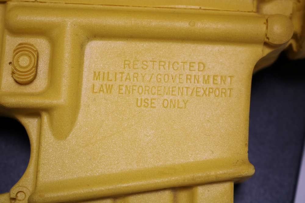 Ring's Blueguns Colt Law Enforcement Carbine Safety Yellow AR15 Dummy Rifle-img-17
