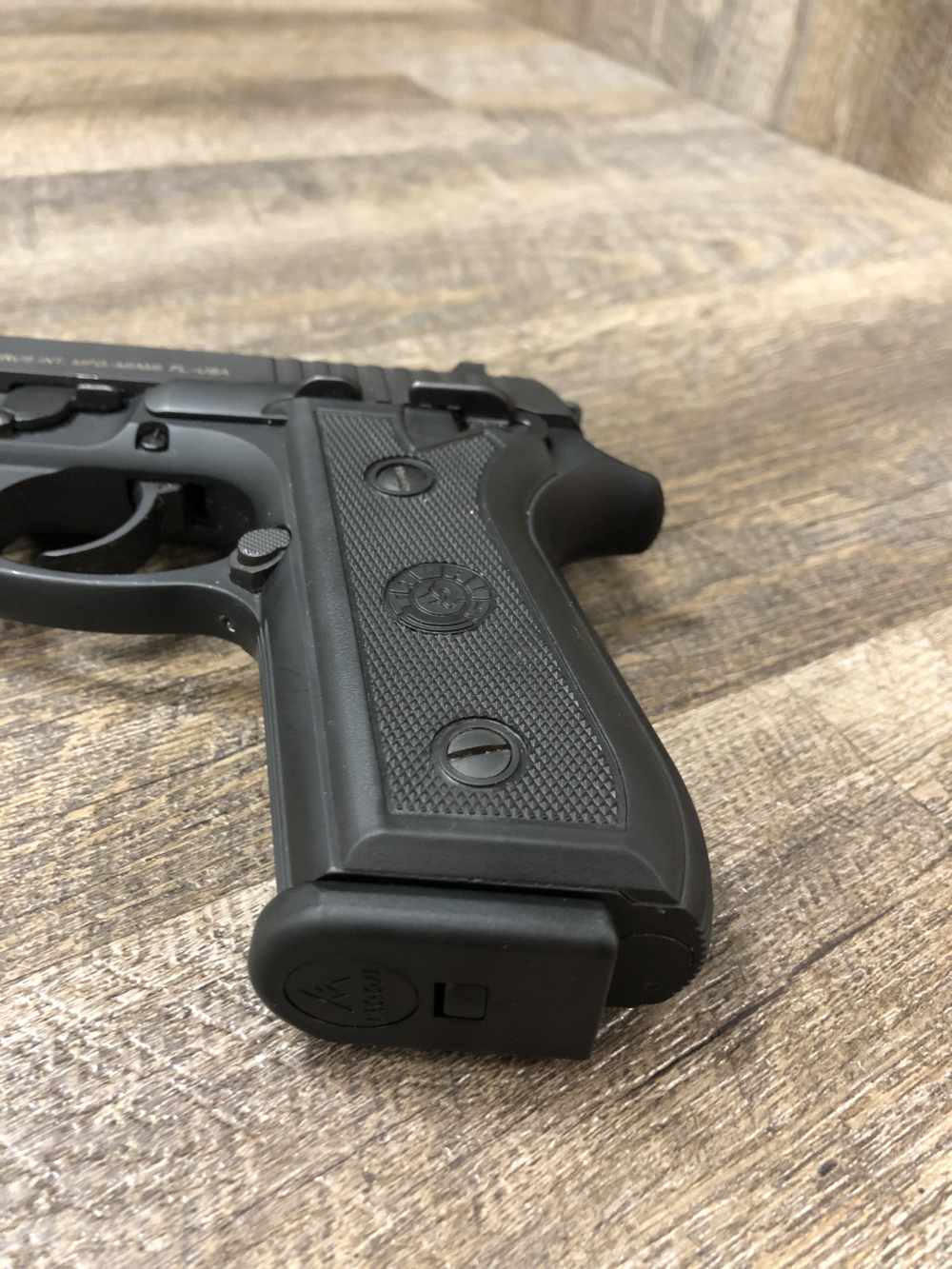 Nice Taurus PT 92 AF-D 9mm Semi Auto Pistol 5" Barrel w/ 4 Mags Black-img-2