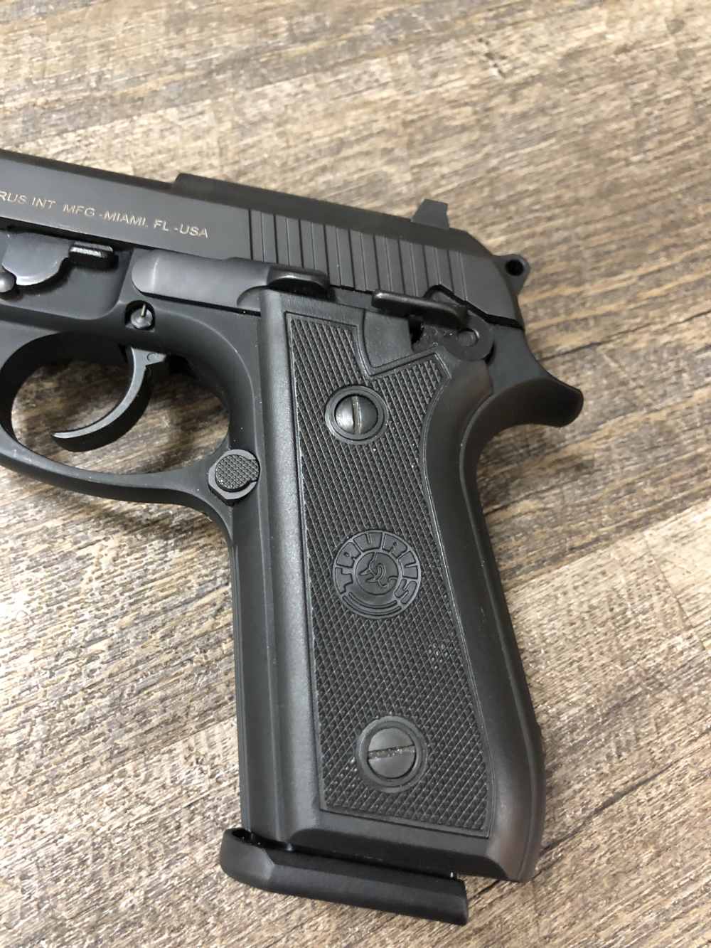 Nice Taurus PT 92 AF-D 9mm Semi Auto Pistol 5" Barrel w/ 4 Mags Black-img-3
