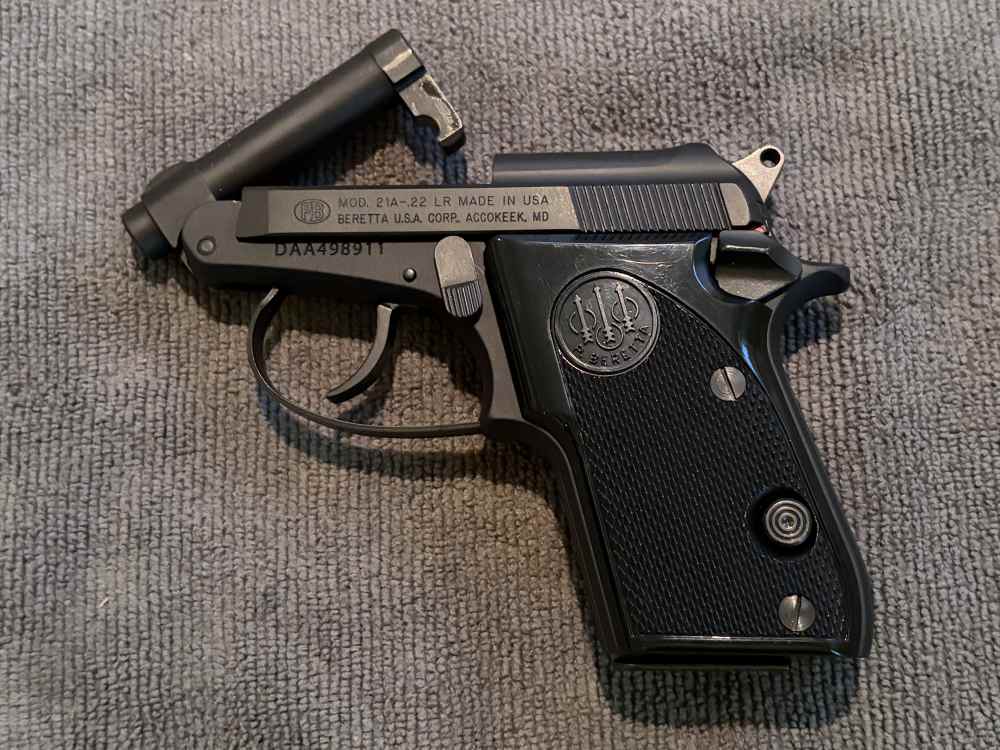 Beretta 21A Bobcat .22 LR Very Good used condition -img-4