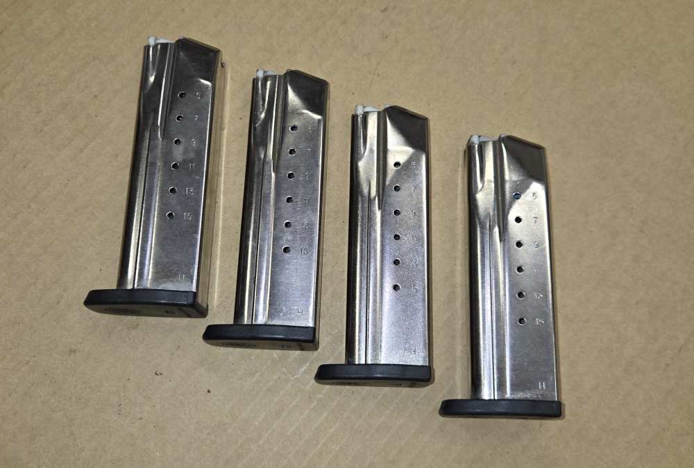 4 Quantity S&W SD9VE SD9 9MM Magazines 16 Rounds-img-0