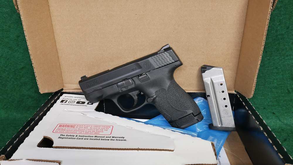 S&W M&P40 Shield 2.0 .40S&W with two magazines New in Box-img-4