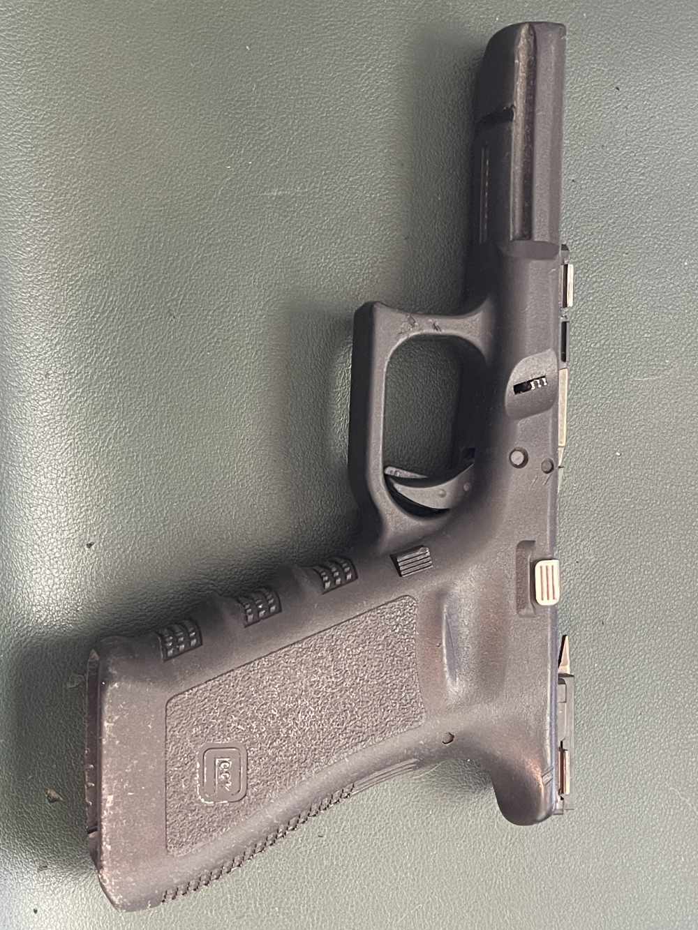 Glock 17 Gen 3 9mm - Complete Factory Frame - G17 - G22 -img-1