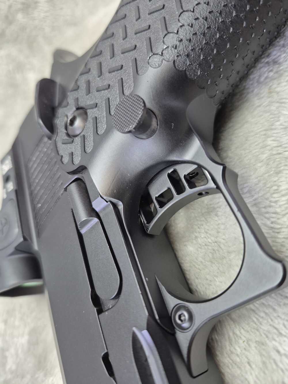 Vudoo Gun Works Priest 4.25” Semi Auto 9mm Trijicon SRO2 20rd – EXCELLENT!-img-9