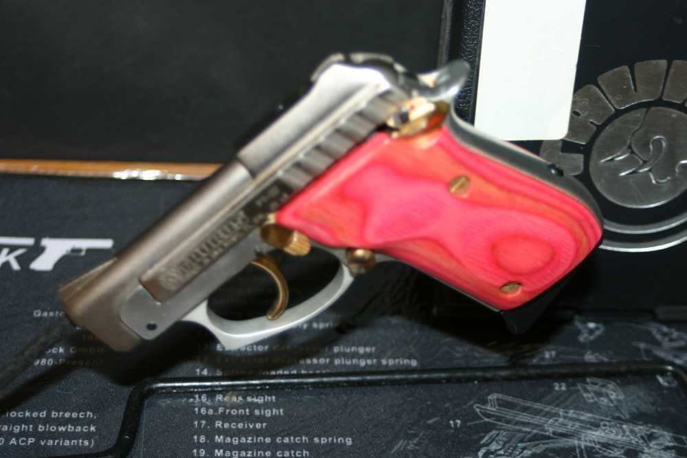Taurus PT-22  .22LR  Ex condition  Pink Grips-img-1