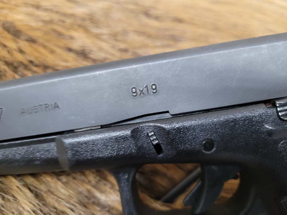 Used Glock 17 Gen 2 9mm Very Good Condition-img-11