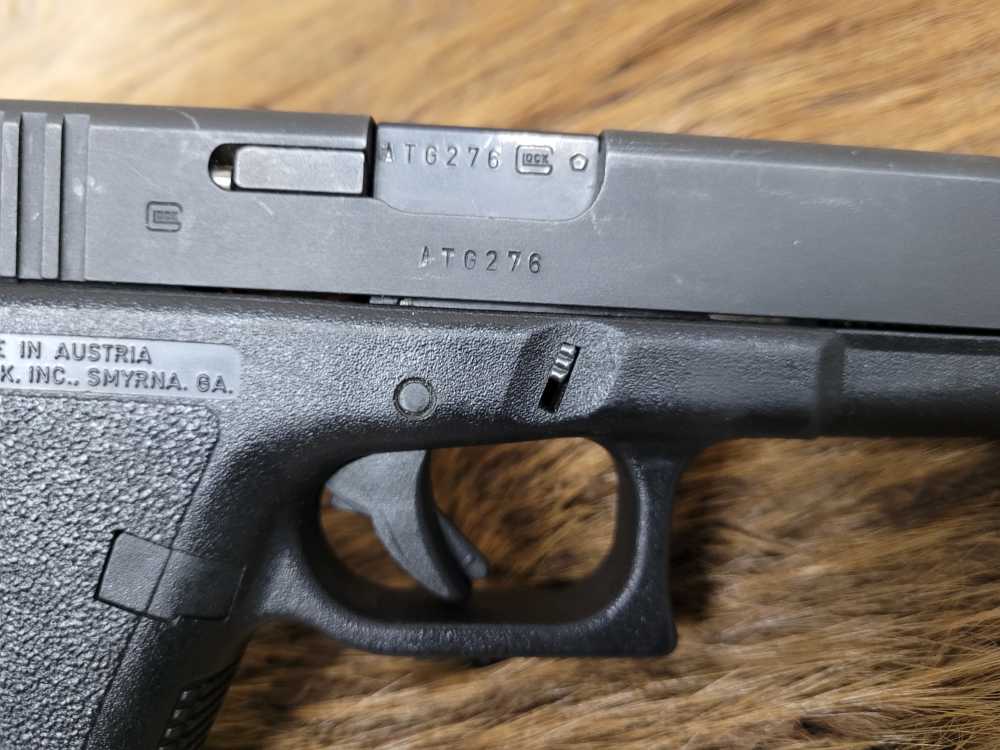 Used Glock 17 Gen 2 9mm Very Good Condition-img-31