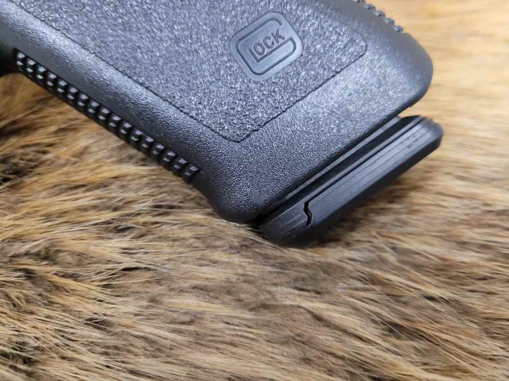 Used Glock 17 Gen 2 9mm Very Good Condition-img-2