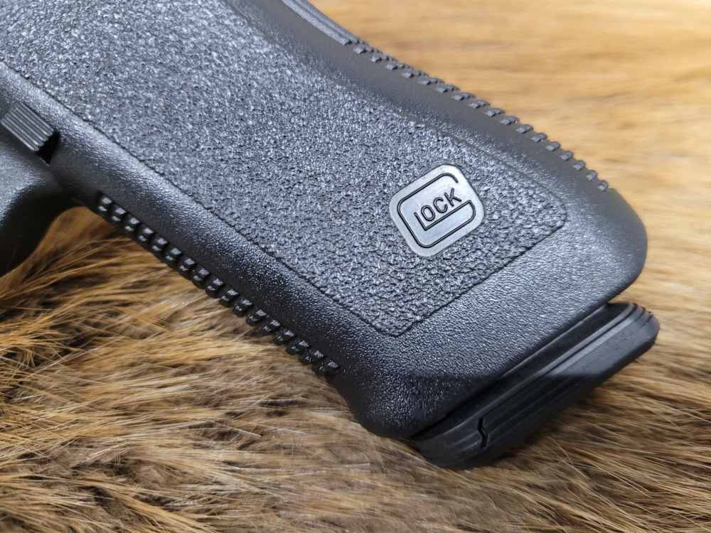 Used Glock 17 Gen 2 9mm Very Good Condition-img-3