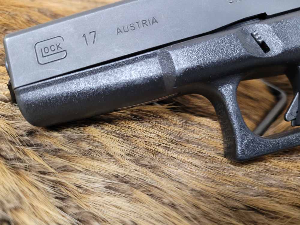 Used Glock 17 Gen 2 9mm Very Good Condition-img-8