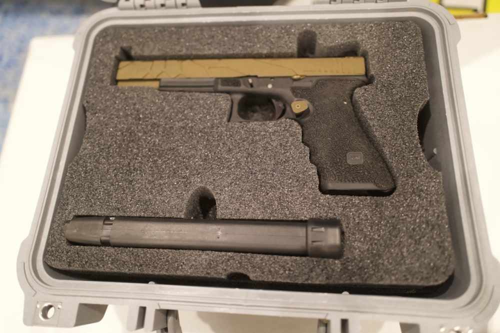 Custom Glock 17L Gen3 9mm Long-Slide Pistol with Glock and Pelican Case-img-0