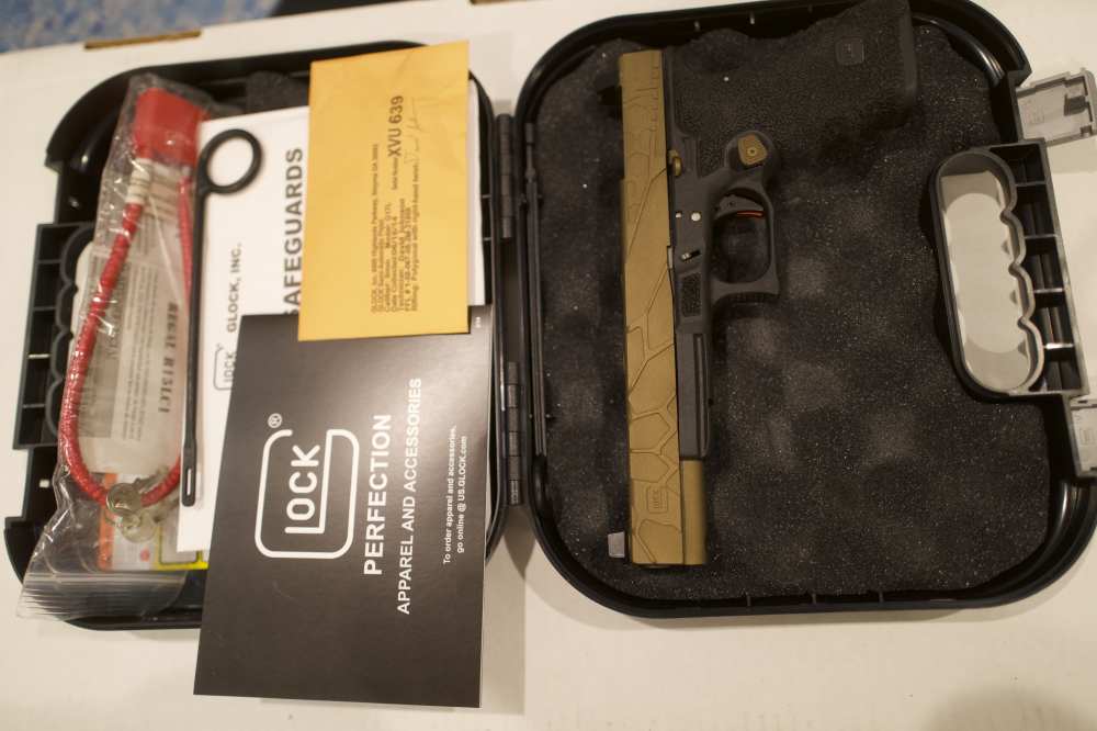 Custom Glock 17L Gen3 9mm Long-Slide Pistol with Glock and Pelican Case-img-6