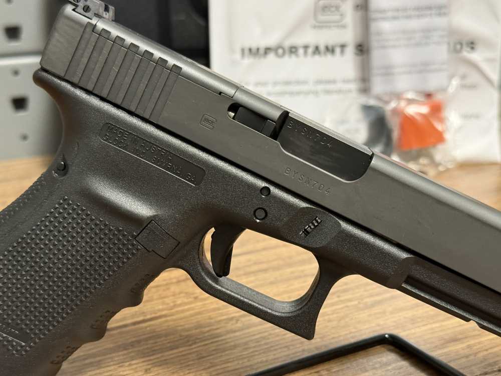 Glock 40 MOS 10mm 15rd VERY CLEAN Like-New No Reserve PENNY AUCTION-img-26