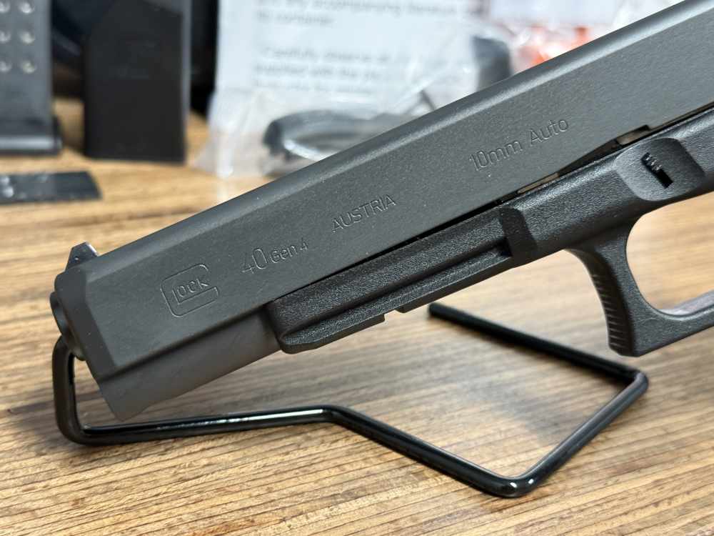 Glock 40 MOS 10mm 15rd VERY CLEAN Like-New No Reserve PENNY AUCTION-img-2