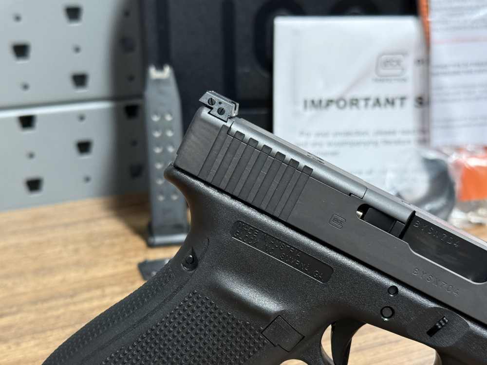 Glock 40 MOS 10mm 15rd VERY CLEAN Like-New No Reserve PENNY AUCTION-img-24
