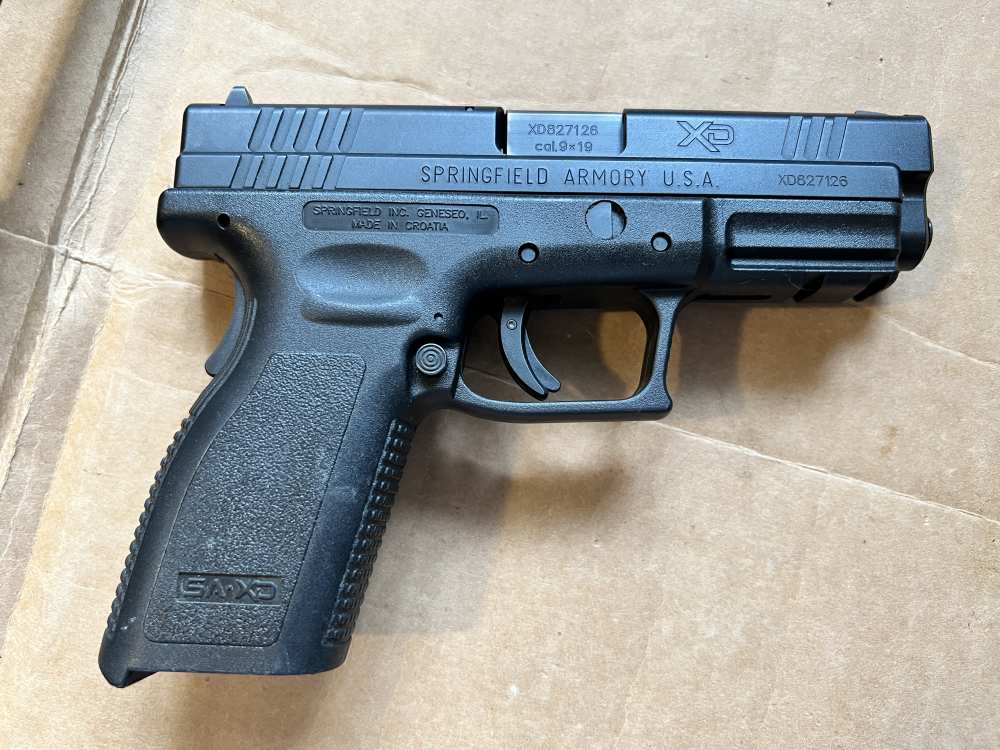 Springfield Armory XD XD9 9mm, 2- 16rd mags, case, $1 starting bid-img-2