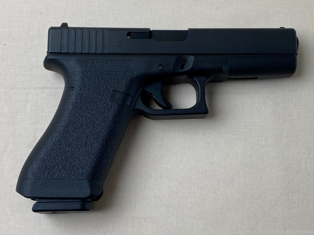 Glock P80 9mm Semi Auto Pistol 4.4" Like New-img-10