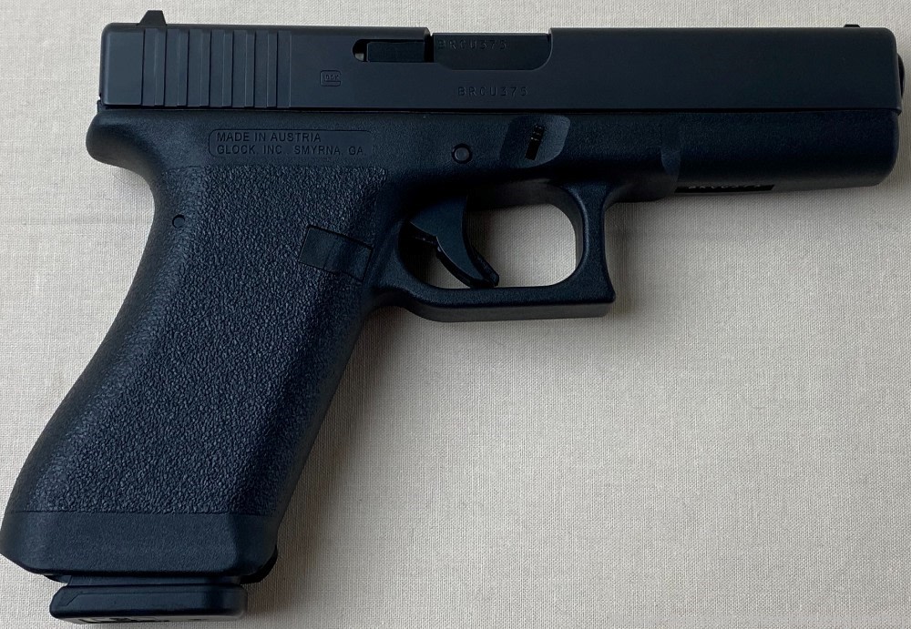 Glock P80 9mm Semi Auto Pistol 4.4" Like New-img-1