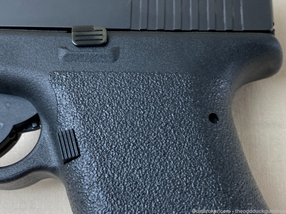 Glock P80 9mm Semi Auto Pistol 4.4" Like New-img-3
