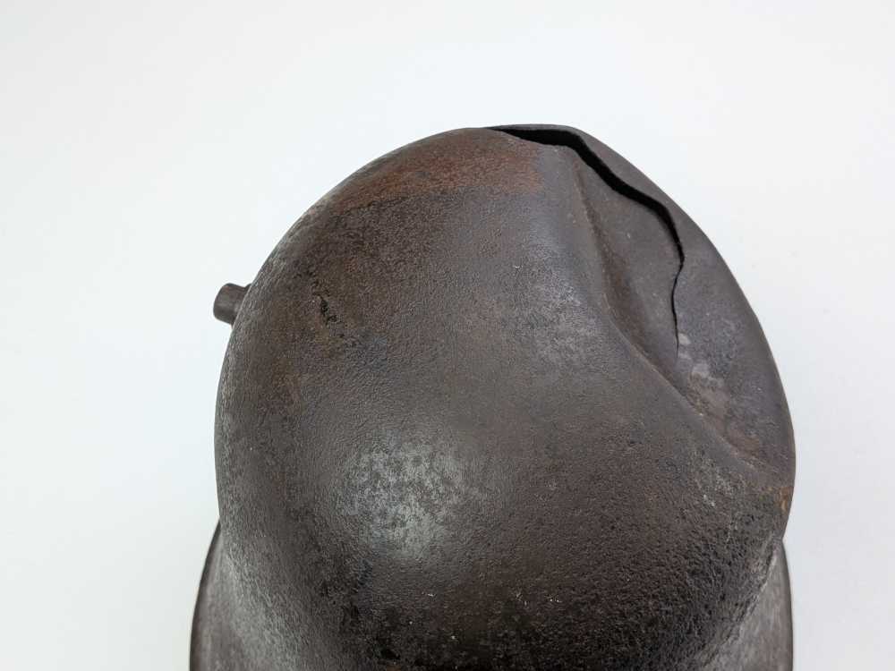 WW1 Imperial German M17 Helmet Wartime original Camo, Damaged-img-6