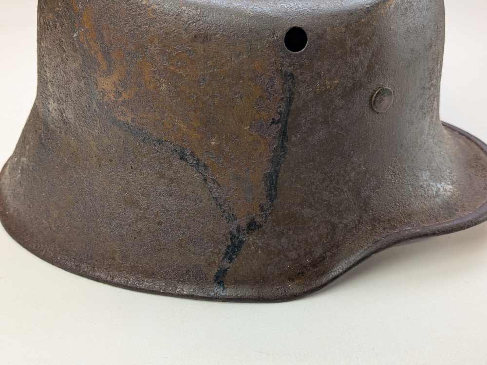 WW1 Imperial German M17 Helmet Wartime original Camo, Damaged-img-1