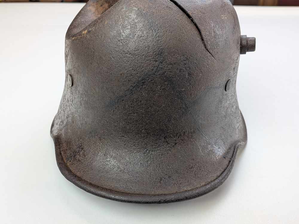WW1 Imperial German M17 Helmet Wartime original Camo, Damaged-img-2
