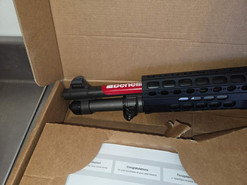 Benelli M4 Entry Semi-Auto 12-Gauge Short Barrel Shotgun w/ Telescope Stock-img-6